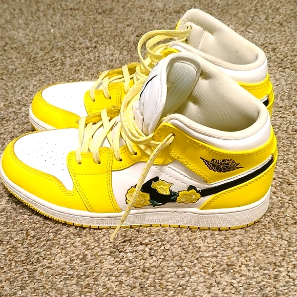 Jordan Other - Nike Air Jordan 1 Mid SE Floral Rose Patch Shoes Girls Size 4Y